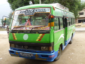 ベシサハル行きのローカルバス
