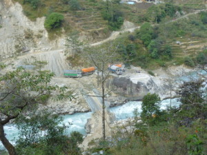 開発進むヒマラヤ渓谷
