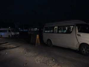 早朝のバス・ターミナル 早朝のバス・ターミナル